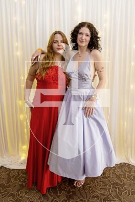 Picture by Sophie Rabey.  24-05-24.  Grammar School Sixth Form Prom 2024 at St Pierre Park.
L-R Aimee Robilliard and Violet Graham (both 18).