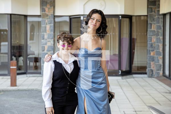 Picture by Sophie Rabey.  24-05-24.  Grammar School Sixth Form Prom 2024 at St Pierre Park.
Beth Powell (19) and Zoe Breedt (18).