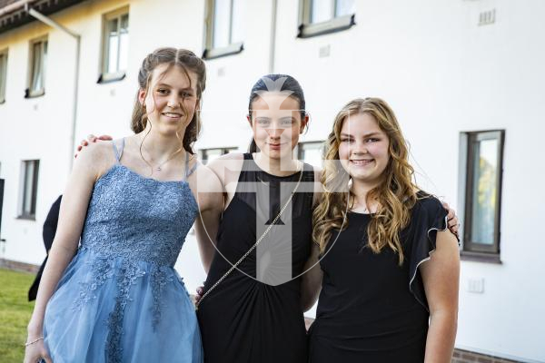Picture by Luke Le Prevost. 22-06-23.
Blanchelande College Year 11 Prom at The Peninsula. L-R Lara Stanford (16), Holly Chamberlain (15) and Carrie Dowding (16)