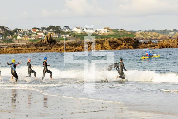 Pictures by Connor Rabey.
08/06/25
Supersprint Triathlon at Grandes Rocques this morning.