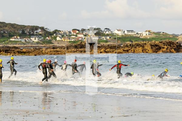 Pictures by Connor Rabey.
08/06/25
Supersprint Triathlon at Grandes Rocques this morning.