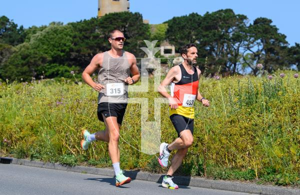 Photo by Andrew Le Poidevin, 15-06-2025. Guernsey Athletics Chertsey House Dental Road Series. Fathers Day 10k. Imperial Hotel to Grande Rocque.