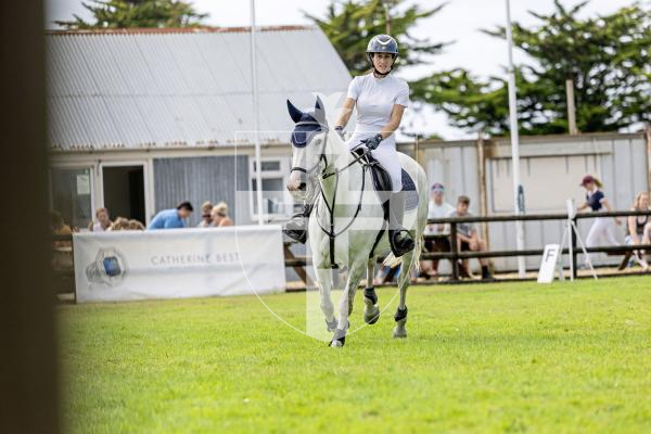 Picture by Peter Frankland. 23-08-25 Horse of the Year Show at Chemin Le Roi. Sophie Hughes on La Perla Irlandesa.