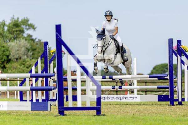Picture by Peter Frankland. 23-08-25 Horse of the Year Show at Chemin Le Roi. Sophie Hughes on La Perla Irlandesa.