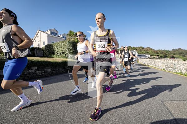 Picture by Sophie Rabey.  31-08-25.  Guernsey Mind / Investec 10k Challenge, starting at The Imperial and heading along the west coast.
