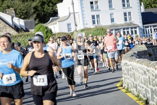 Picture by Sophie Rabey.  31-08-25.  Guernsey Mind / Investec 10k Challenge, starting at The Imperial and heading along the west coast.