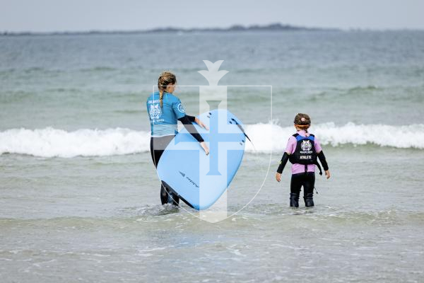 Picture by Sophie Rabey.  20-09-25.   Healing Waves, a Jersey bases Ocean Therapy Centre, are over again in Guernsey to host adaptive surfing sessions.
Caoimhe Mullaly (5) trying surfing for the first time.