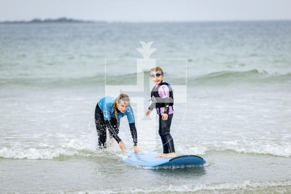 Picture by Sophie Rabey.  20-09-25.   Healing Waves, a Jersey bases Ocean Therapy Centre, are over again in Guernsey to host adaptive surfing sessions.
Caoimhe Mullaly (5) trying surfing for the first time.