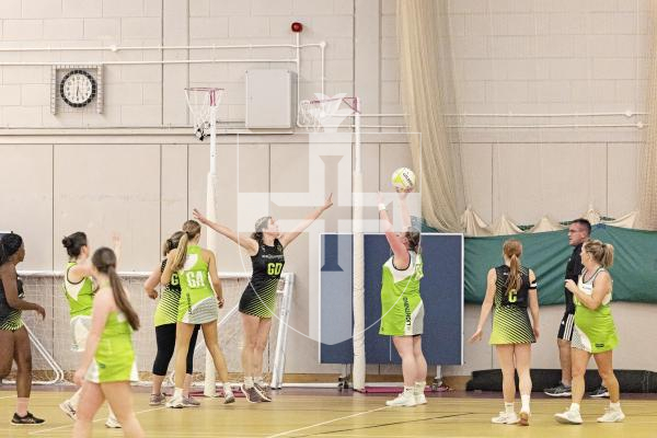 Picture by Sophie Rabey.  21-10-25.  Netball Action at Les Varendes.  Rezzers Black vs Lightning Storm.
