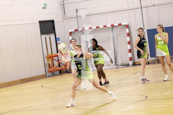 Picture by Sophie Rabey.  21-10-25.  Netball Action at Les Varendes.  Rezzers Black vs Lightning Storm.