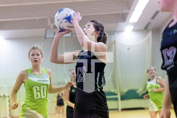 Picture by Peter Frankland. 06-01-26 Netball at Les Varendes SNC Pula Blaze v Lightning Storm.