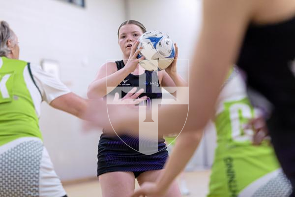 Picture by Peter Frankland. 06-01-26 Netball at Les Varendes SNC Pula Blaze v Lightning Storm.