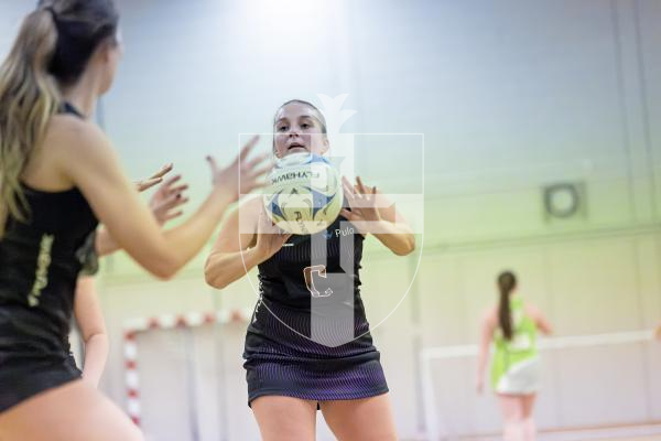 Picture by Peter Frankland. 06-01-26 Netball at Les Varendes SNC Pula Blaze v Lightning Storm.