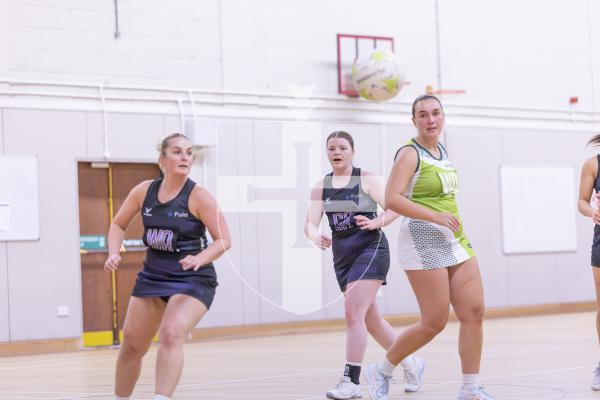Picture by Peter Frankland. 17-03-26 Netball at Les Varendes. Pula Blaze v Lightning Flash.