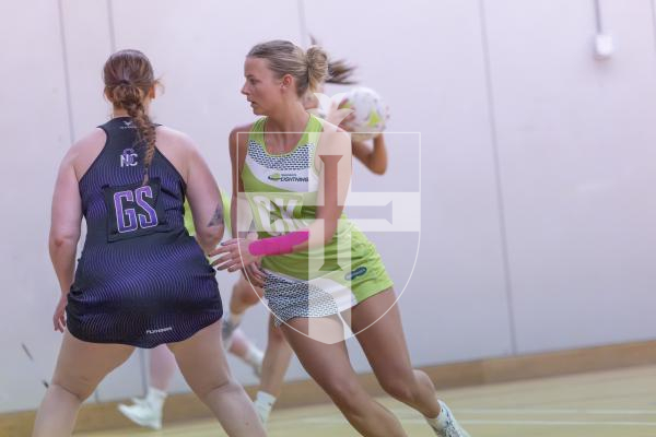 Picture by Peter Frankland. 17-03-26 Netball at Les Varendes. Pula Blaze v Lightning Flash.