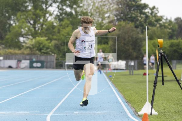 Picture By Peter Frankland. 02-05-26 Athletics - Track and Field at Footes Lane.