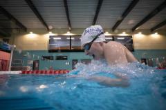 Picture by Peter Frankland. 20-02-24 Swimming at St. Sampson's High School. Barracuda swimmer Jemima Green underwater swimming action. OAKPS